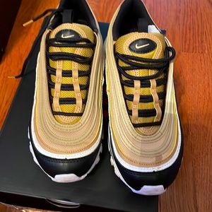 Used Nike Air Max 97 size 4.5